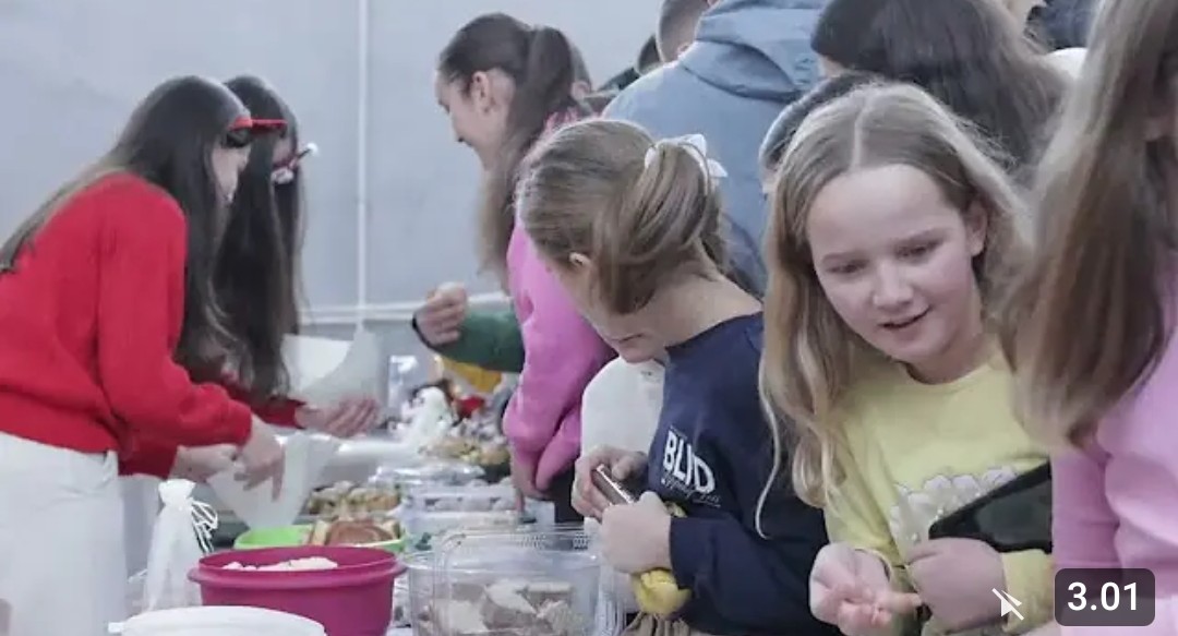 Održan tradicionalni novogodišnji bazar u OŠ “Bratstvo jedinstvo” Skarepača